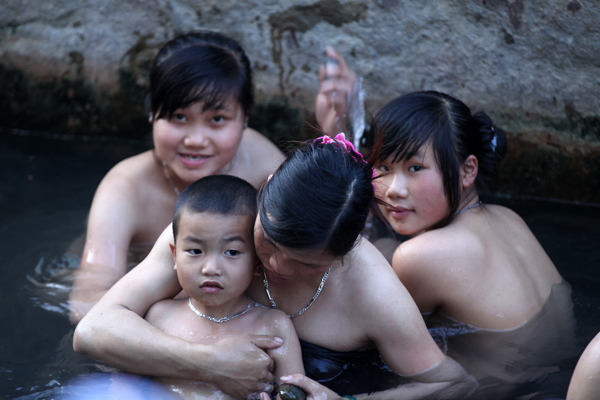 Show Asian River Nudist