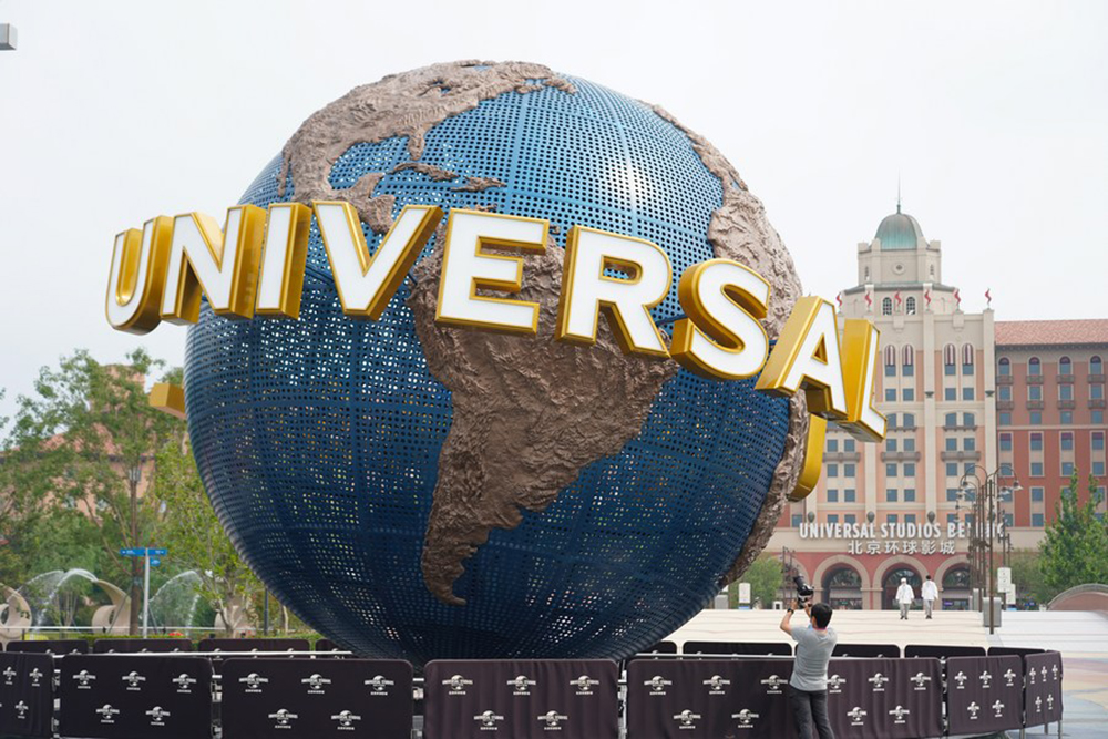 Universal beijing resort. Юниверсал студио Пекин. Парк Universal в Пекине. Парк Юниверсал Пекин Хогвартс.