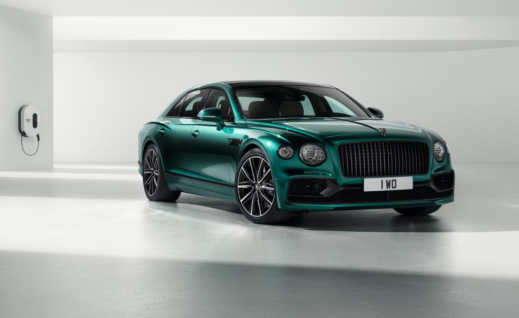 Бентли 2023 фото. Bentley 2023. Bentley Flying Spur 2023. Bentley Flying Spur 2022. Bentley 2023 Cooper.